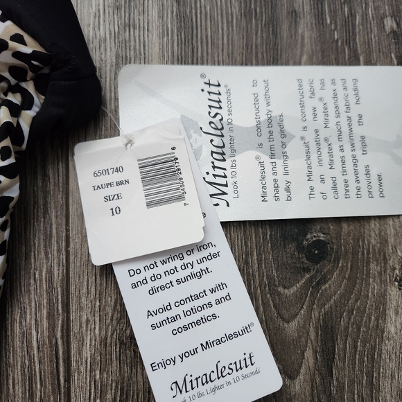 NWT Miraclesuit Taupe Leopard Animal Print One Piece Swimsuit Size 10 - Picture 4 of 9